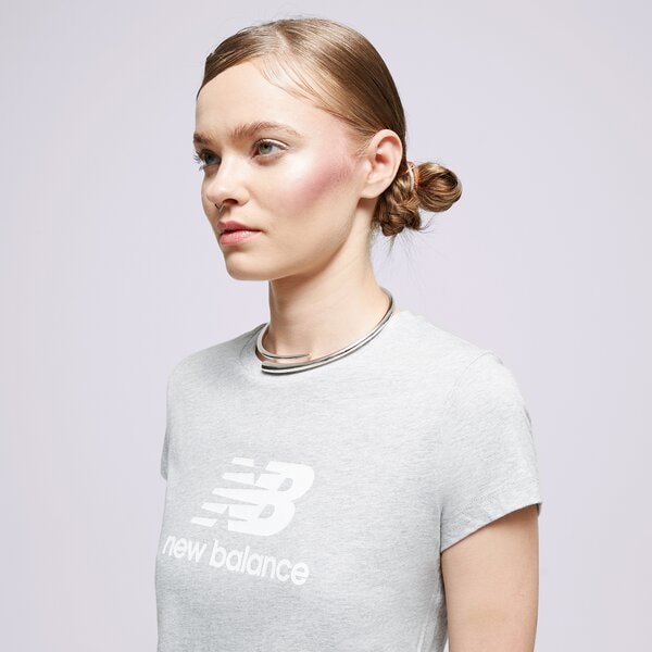 Дамска тениска NEW BALANCE ТЕНИСКА NB ESSENTIALS STACKET LOGO TEE wt31546ag цвят сив