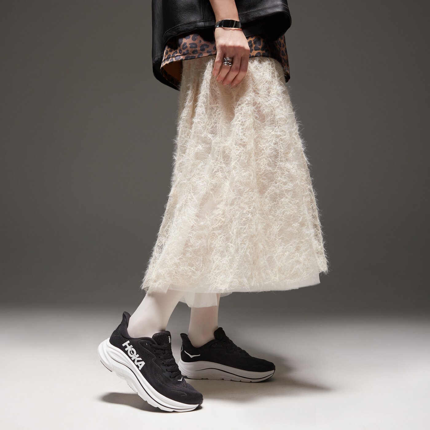 Дамски маратонки HOKA CLIFTON 10 1162031bwht цвят черен