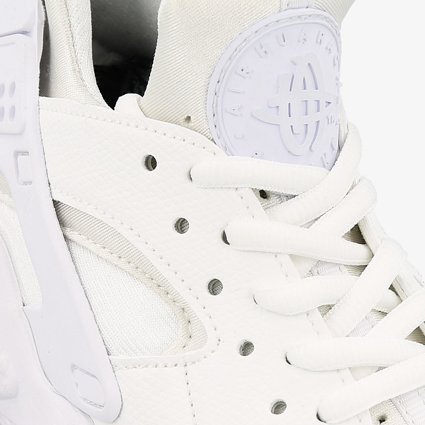 Дамски маратонки NIKE WMNS AIR HUARACHE RUN  634835-108 цвят бял