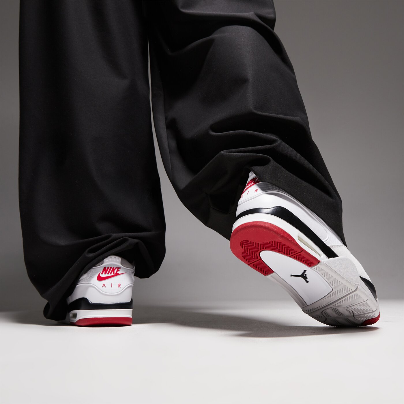 Мъжки маратонки AIR JORDAN 4 RM fq7939-102 цвят бял