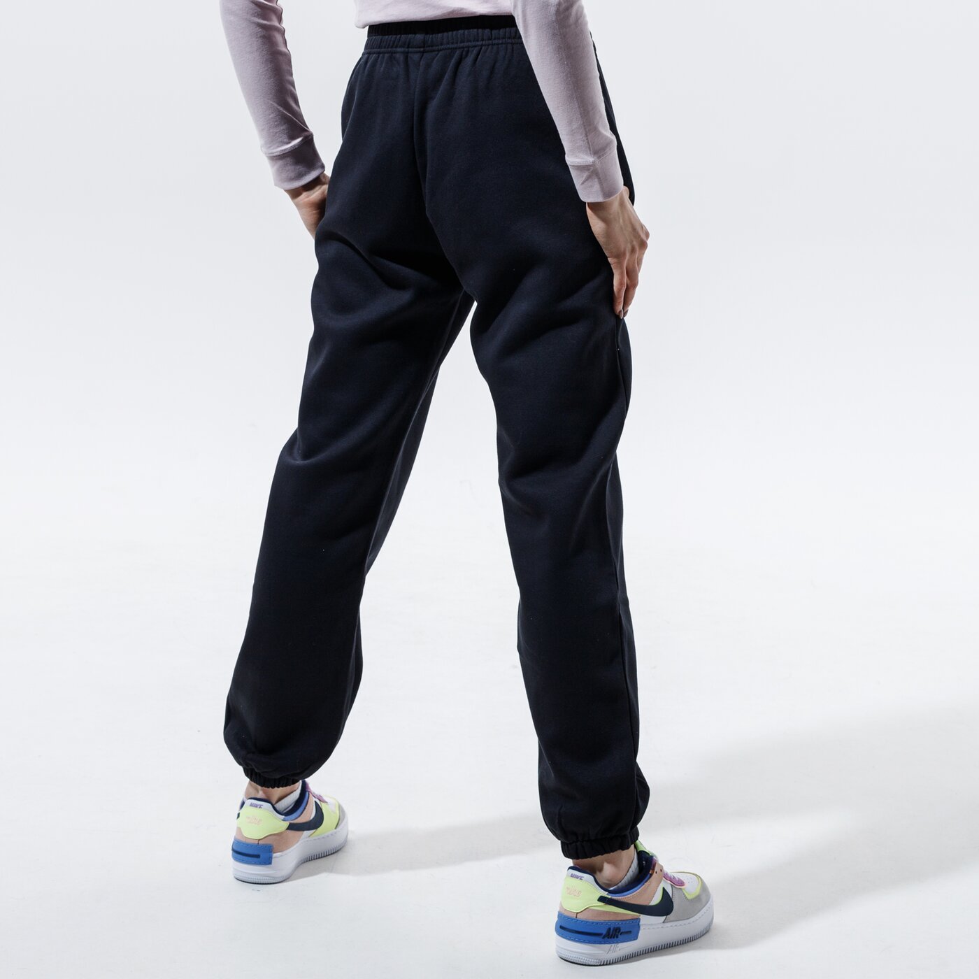 Дамски панталони NIKE ПАНТАЛОНИ SPORTSWEAR ESSENTIAL FLEECE bv4089-010 цвят черен