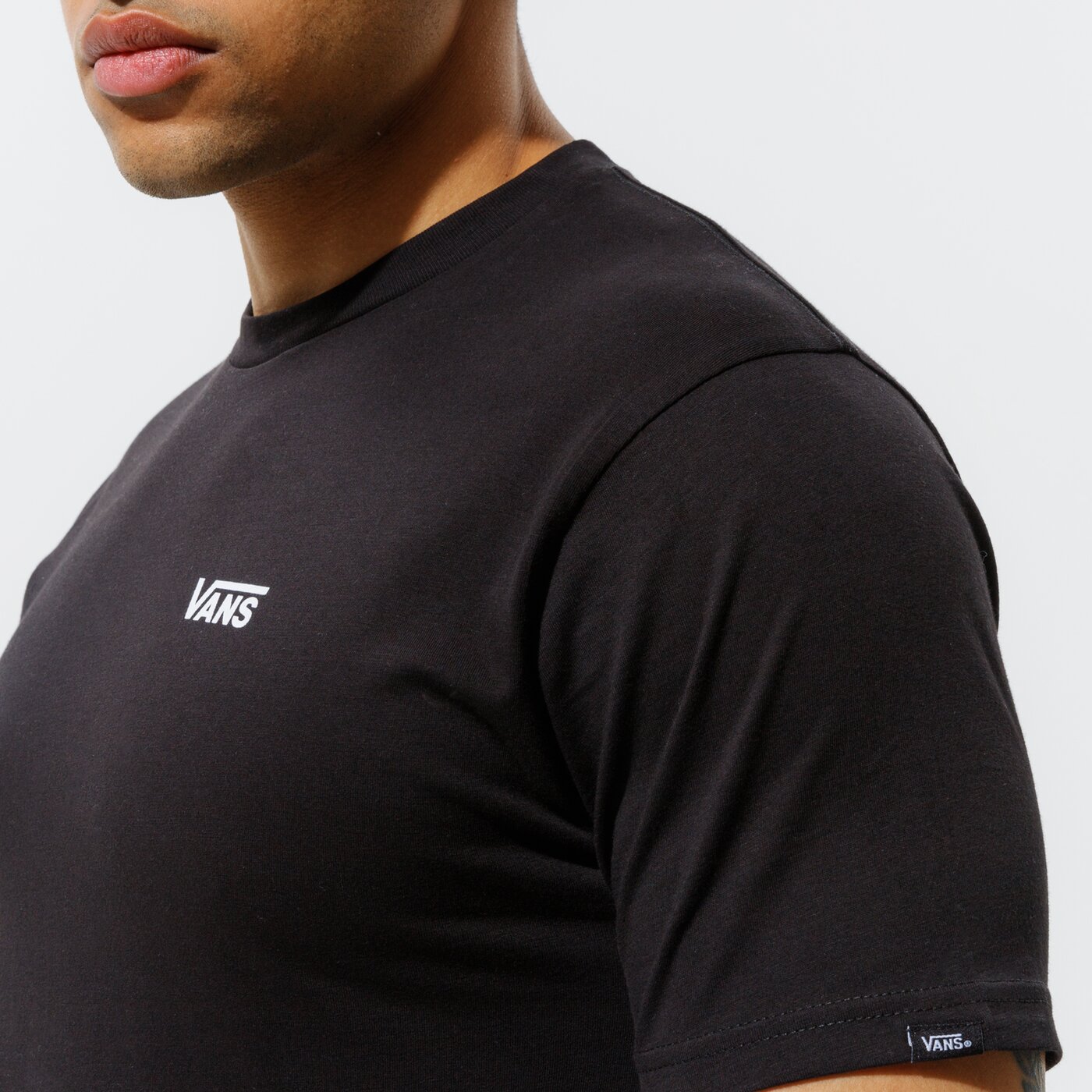 Мъжка тениска VANS ТЕНИСКА LEFT CHEST LOGO PLUS SS vn0a54tfblk1 цвят черен