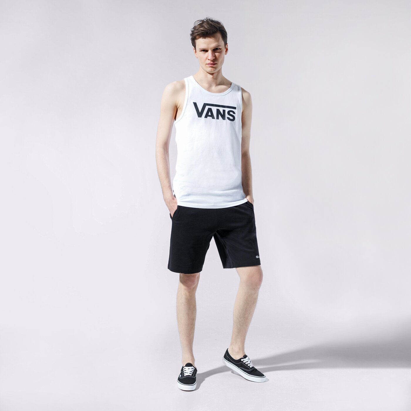 Мъжка тениска VANS ПОТНИК VANS CLASSIC ПОТНИК vn000y8vyb21 цвят бял
