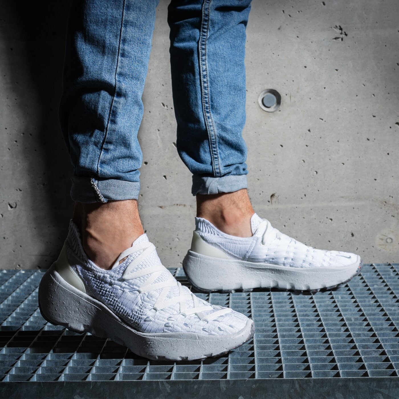 Мъжки маратонки NIKE SPACE HIPPIE 04 dq2897-100 цвят бял