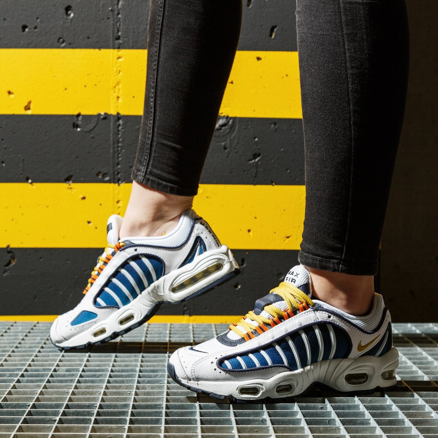 Дамски маратонки NIKE AIR MAX TAILWIND IV ck2600-100 цвят многоцветен