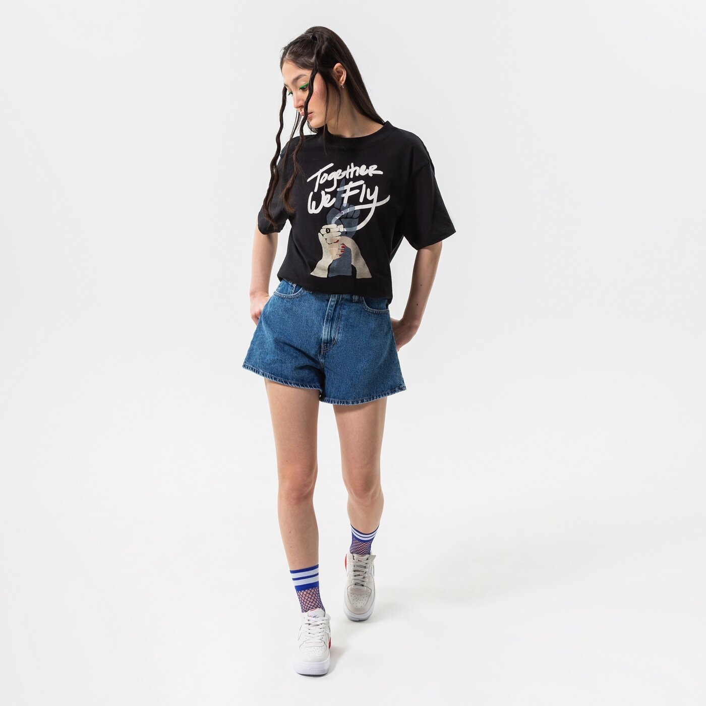 Дамски къси панталони LEVI'S ШОРТИ HIGH WAISTED MOM SHORT a1965-0001 цвят син