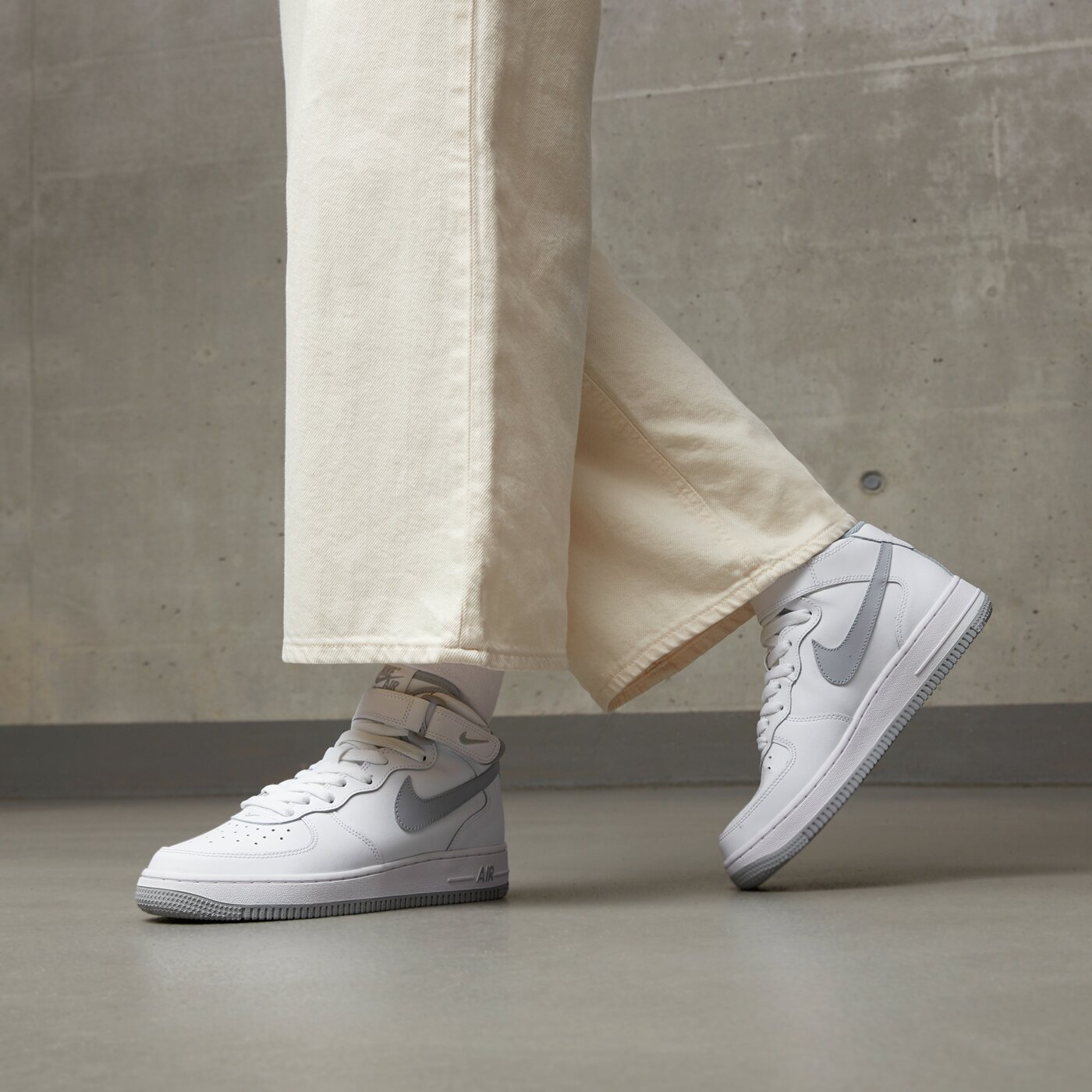 Детски маратонки NIKE AIR FORCE 1 MID LE dh2933-101 цвят бял