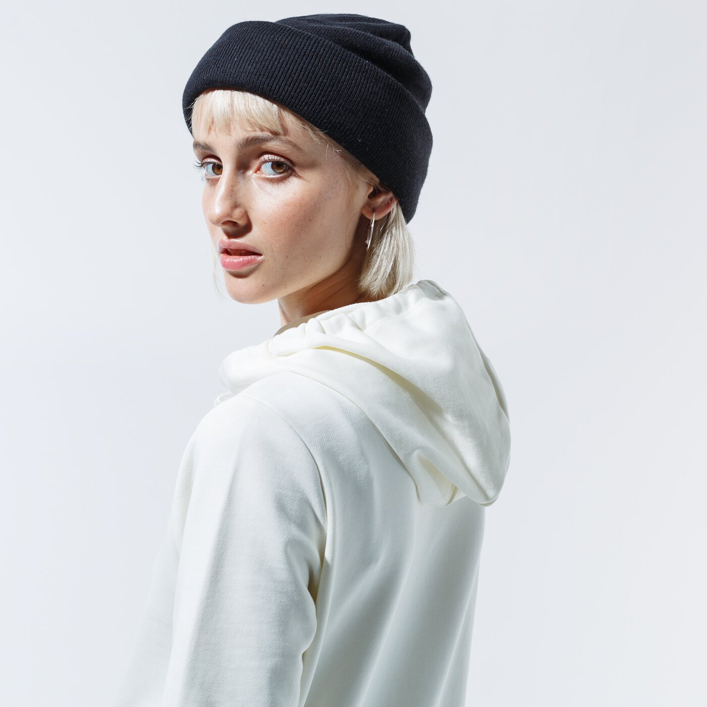 Дамски суичър VANS СУИТЧЪР С КАЧУЛКА CHARRA HOODIE vn0a53otfs81 цвят бял