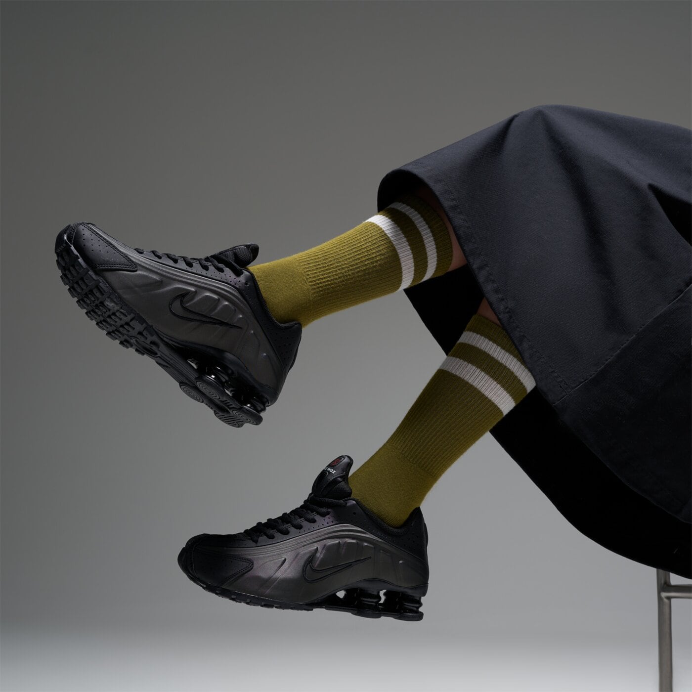 Детски маратонки NIKE SHOX R4 (GS) cw2626003 цвят черен