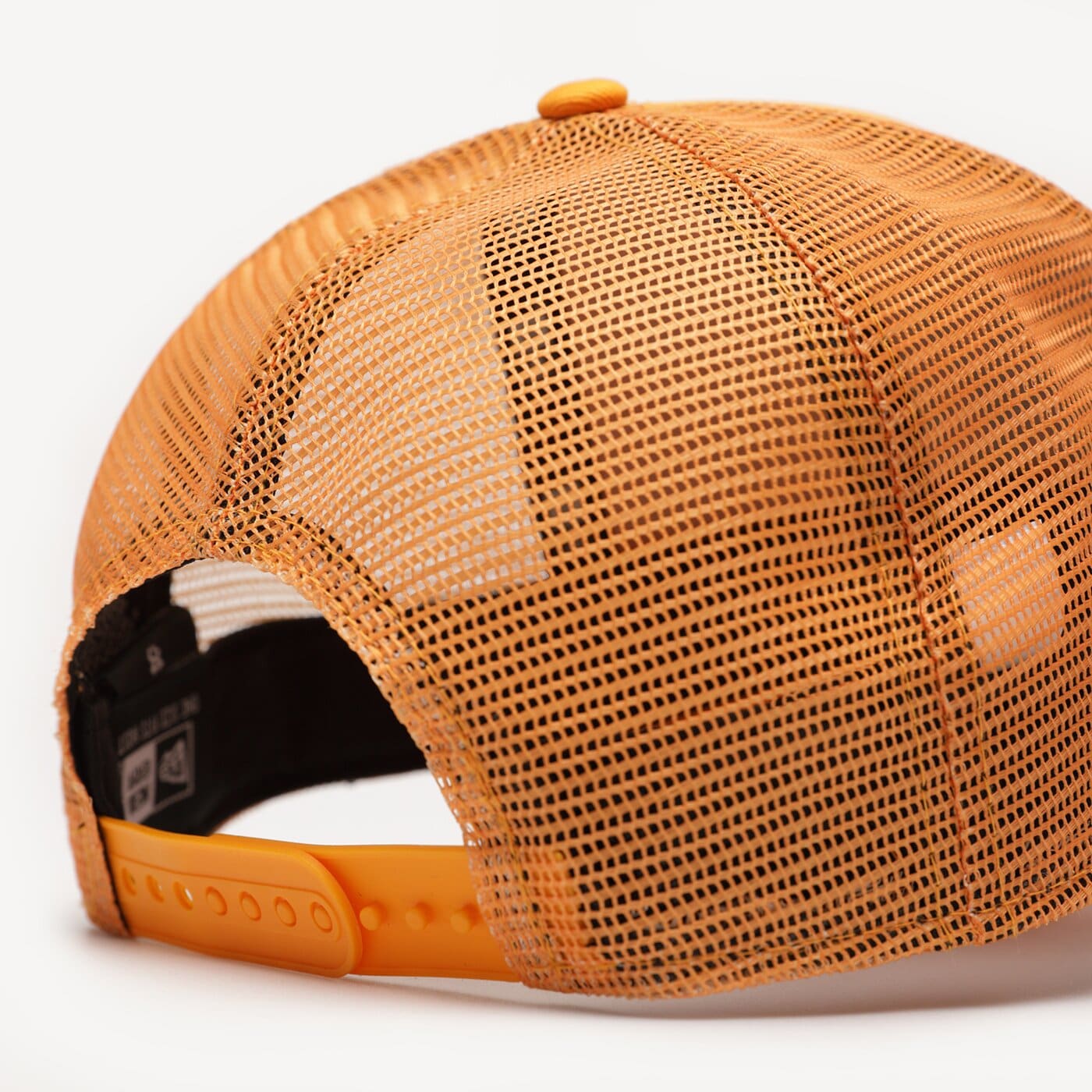 Мъжка шапка с козирка NEW ERA ШАПКА TONAL MESH TRUCKER NYY NEW YORK YANKEES 60358144 цвят оранжев