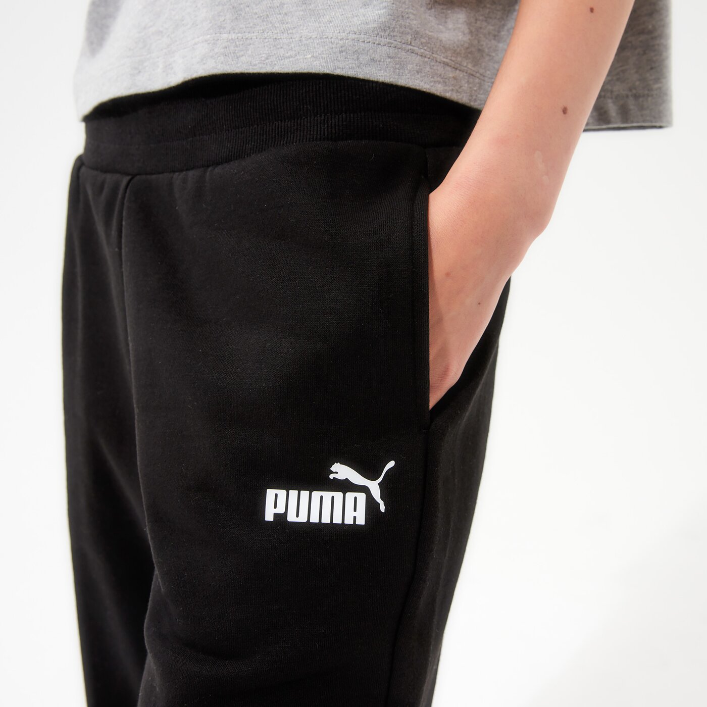 Дамски панталони PUMA ПАНТАЛОНИ ESS SWEATPANTS FL CL - PUMA BLACK 58683901 цвят черен