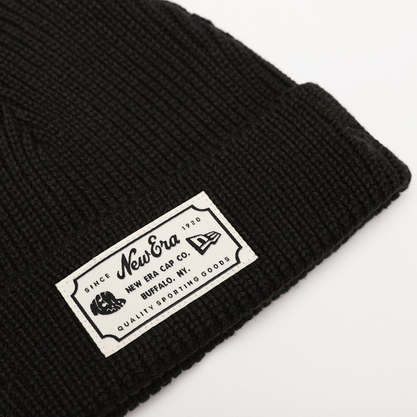 Мъжка зимна шапка NEW ERA ШАПКА NE PATCH BEANIE BLK NEW ERA BLK 60285039 цвят черен