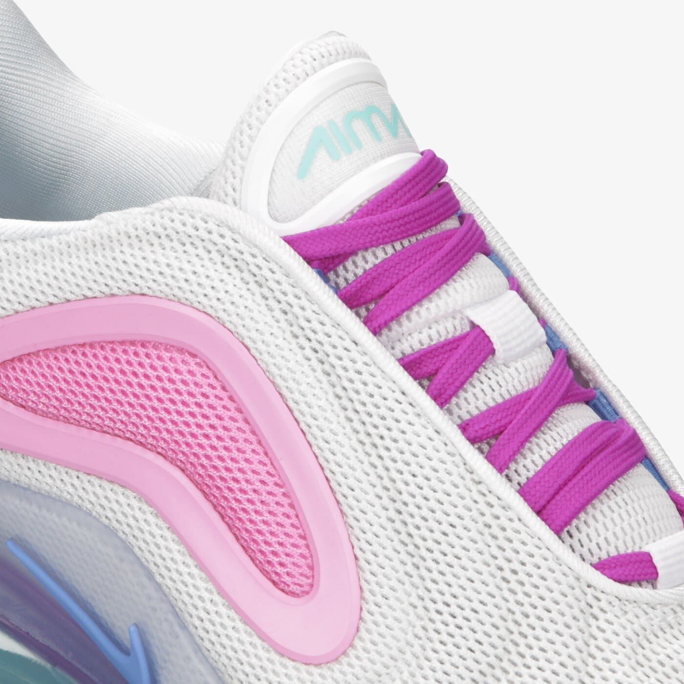 Дамски маратонки NIKE W AIR MAX 720 ar9293-102 цвят бял