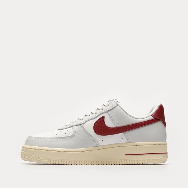 Дамски маратонки NIKE AIR FORCE 1 '07 SE dv7584-001 цвят многоцветен