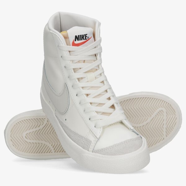 Дамски маратонки NIKE BLAZER MID '77 cz1055-120 цвят бежов