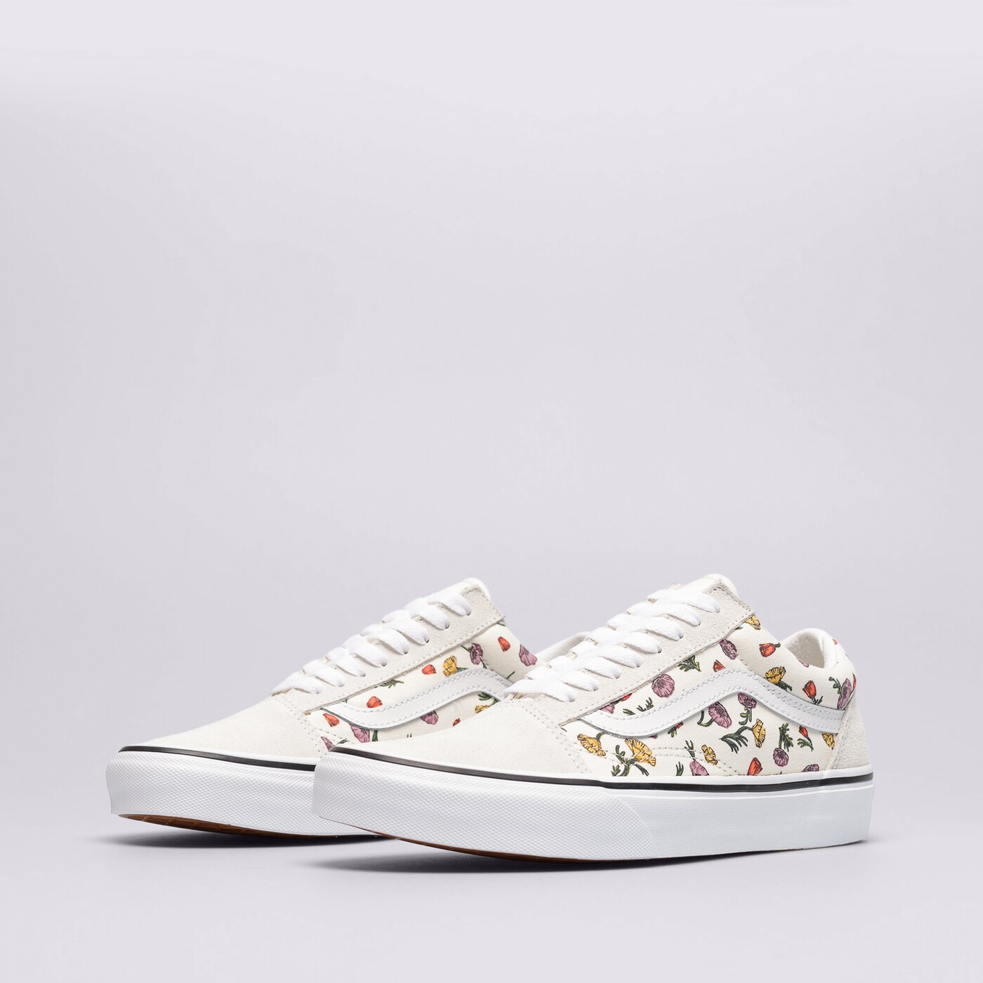 Дамски маратонки VANS UA OLD SKOOL vn0a5krscrm1 цвят бял