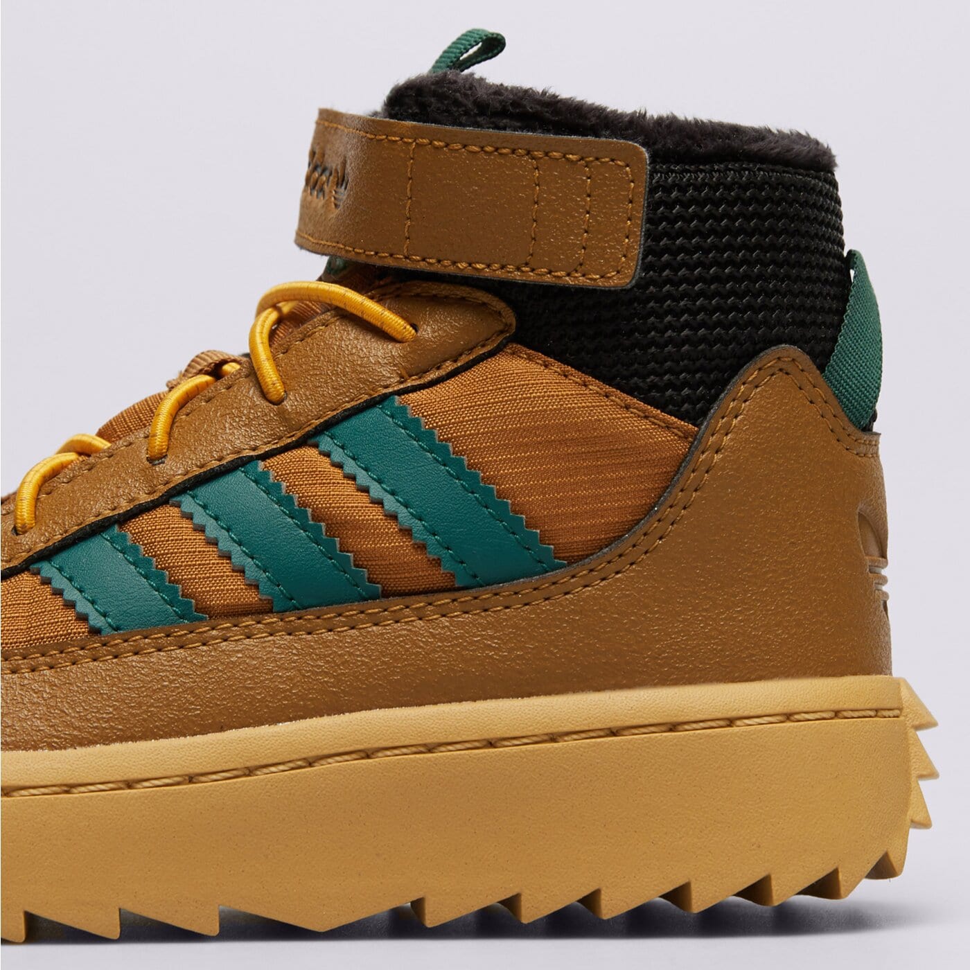 Детски зимни обувки ADIDAS SUPERSTAR WINTER TREK C jq0343 цвят кафяв