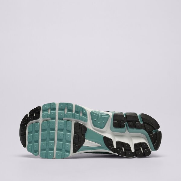 Дамски маратонки NIKE W ZOOM VOMERO 5 NEWS hf1877-101 цвят бял