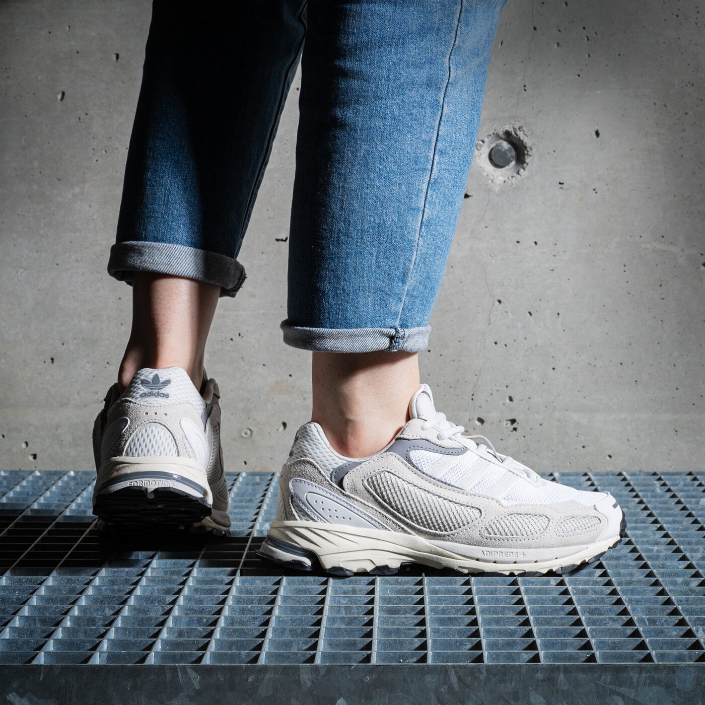 Дамски маратонки ADIDAS SHADOWTURF gw3965 цвят бял