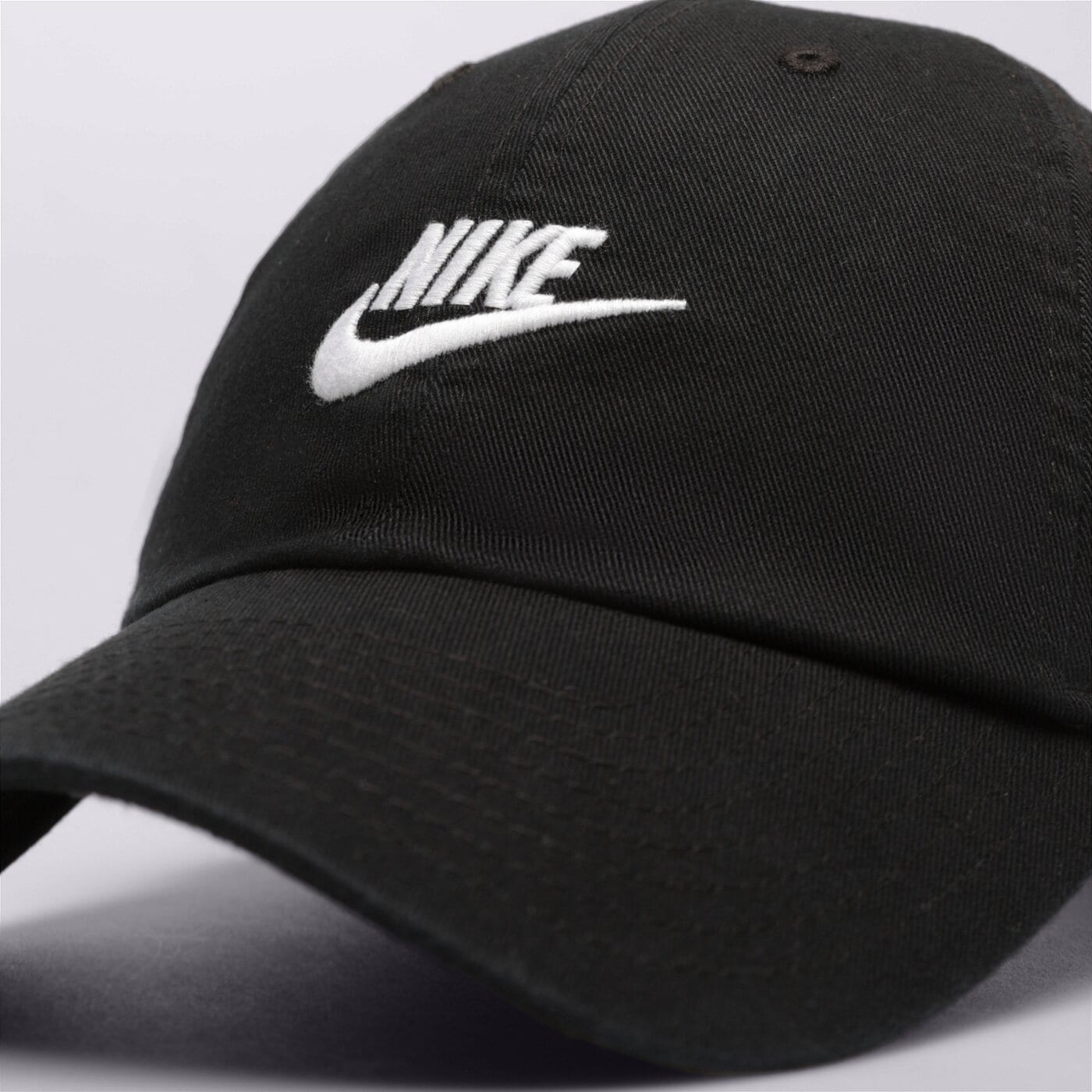 Дамска шапка с козирка NIKE ШАПКА U NK CLUB U CB FUT WSH L fb5368-011 цвят черен