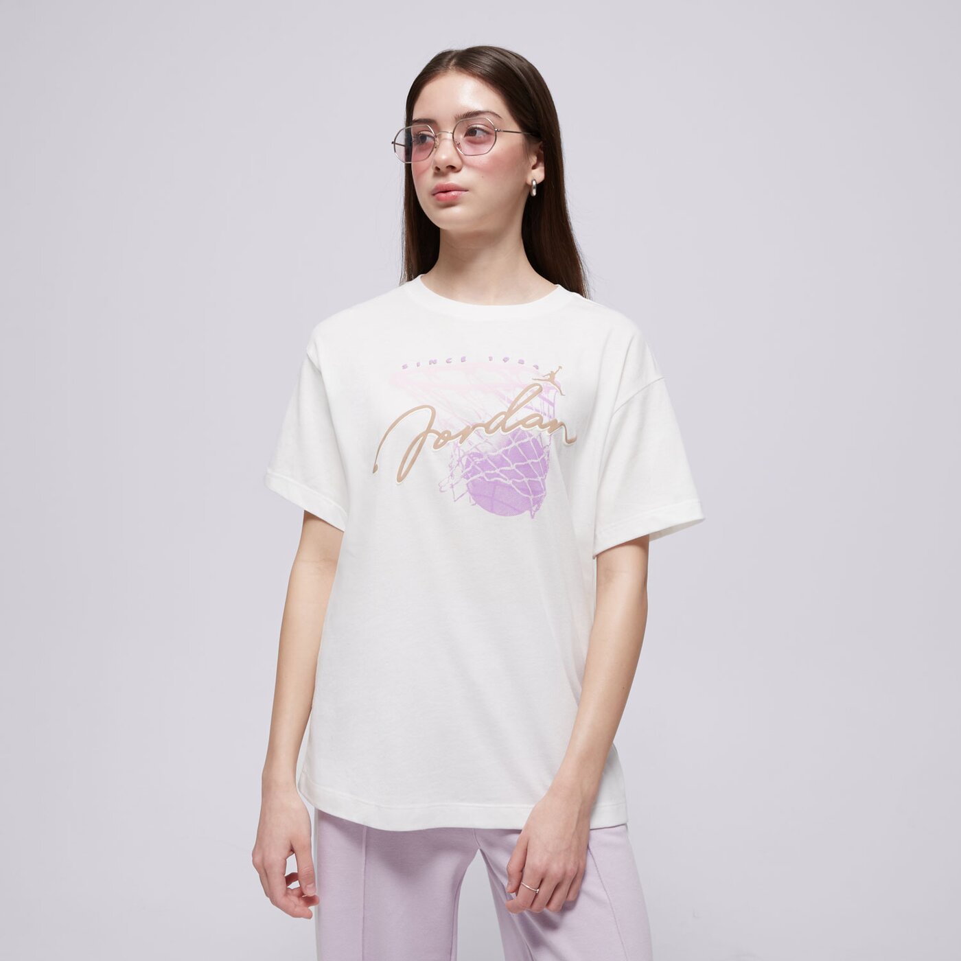 Детска тениска JORDAN ТЕНИСКА JDG HOOP CLASSICS SS TEE GIRL 45d919-782 цвят бежов
