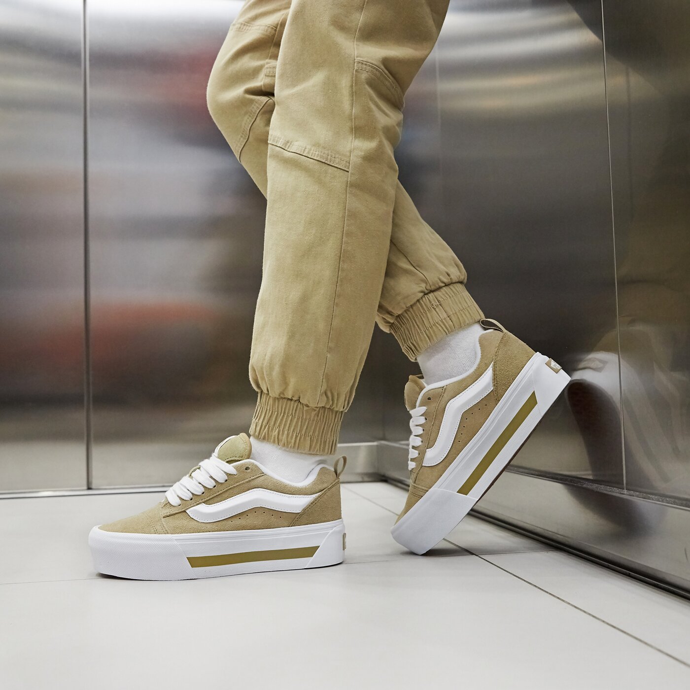 Дамски маратонки VANS KNU STACK vn000cp6sq71 цвят кафяв