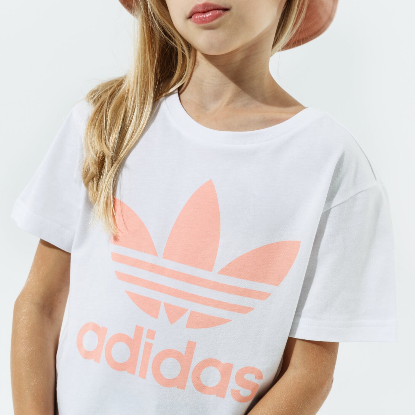 Детска тениска ADIDAS ТЕНИСКА GIRLS' TREFOIL BOYFRIEND GIRL h35618 цвят бял