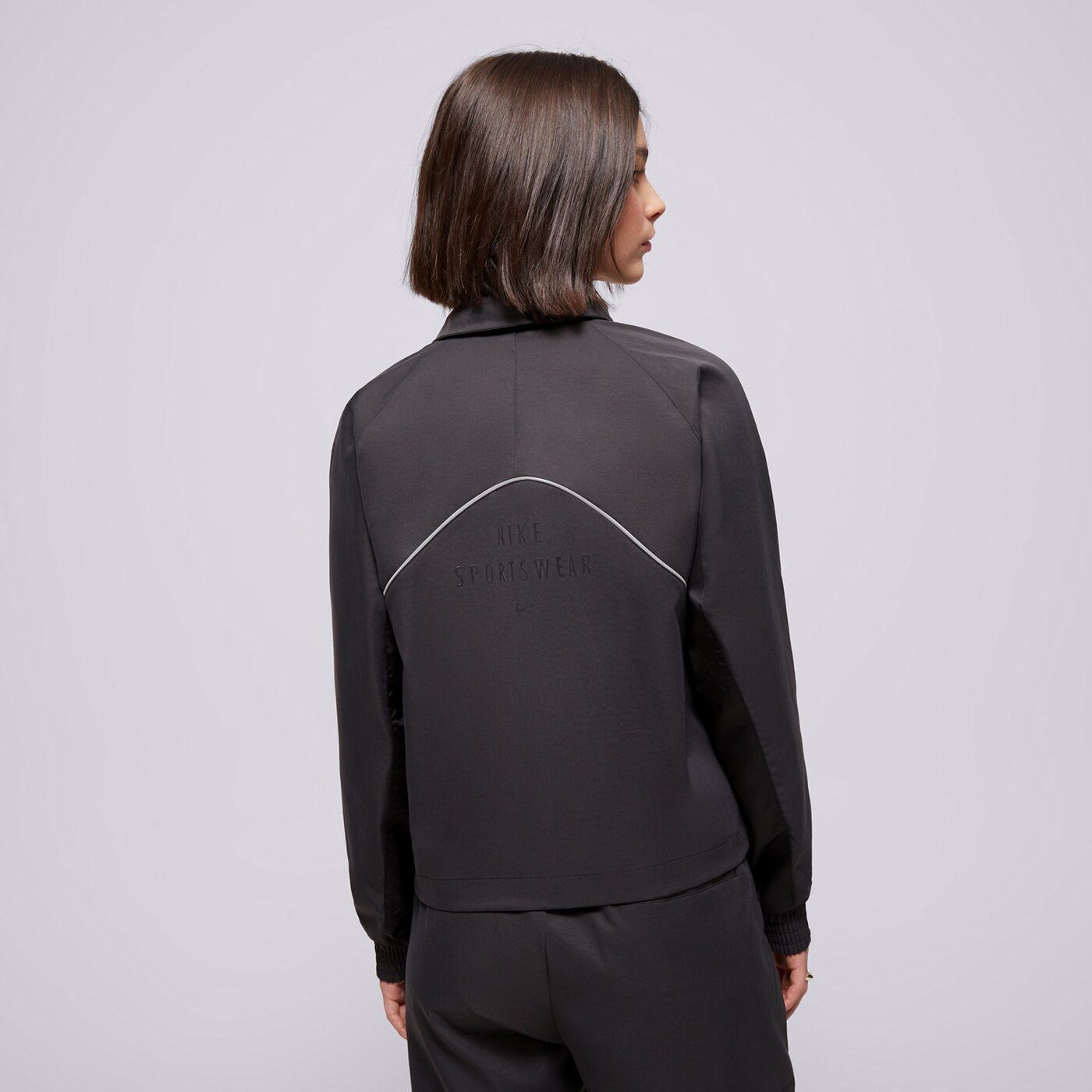 Дамско преходно яке NIKE ЯКЕ W NSW JKT WVN SW hq3750-010 цвят черен