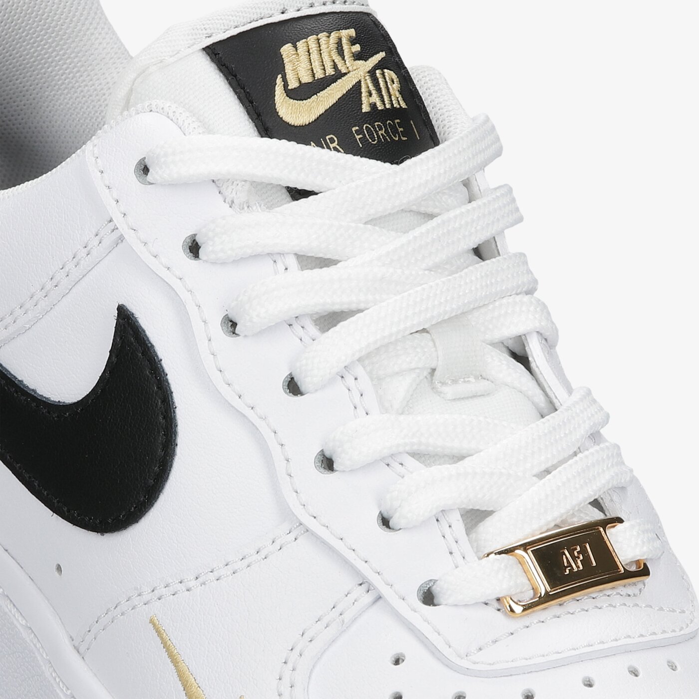 Дамски маратонки NIKE AIR FORCE 1 '07 ESSENTIAL cz0270-102 цвят бял