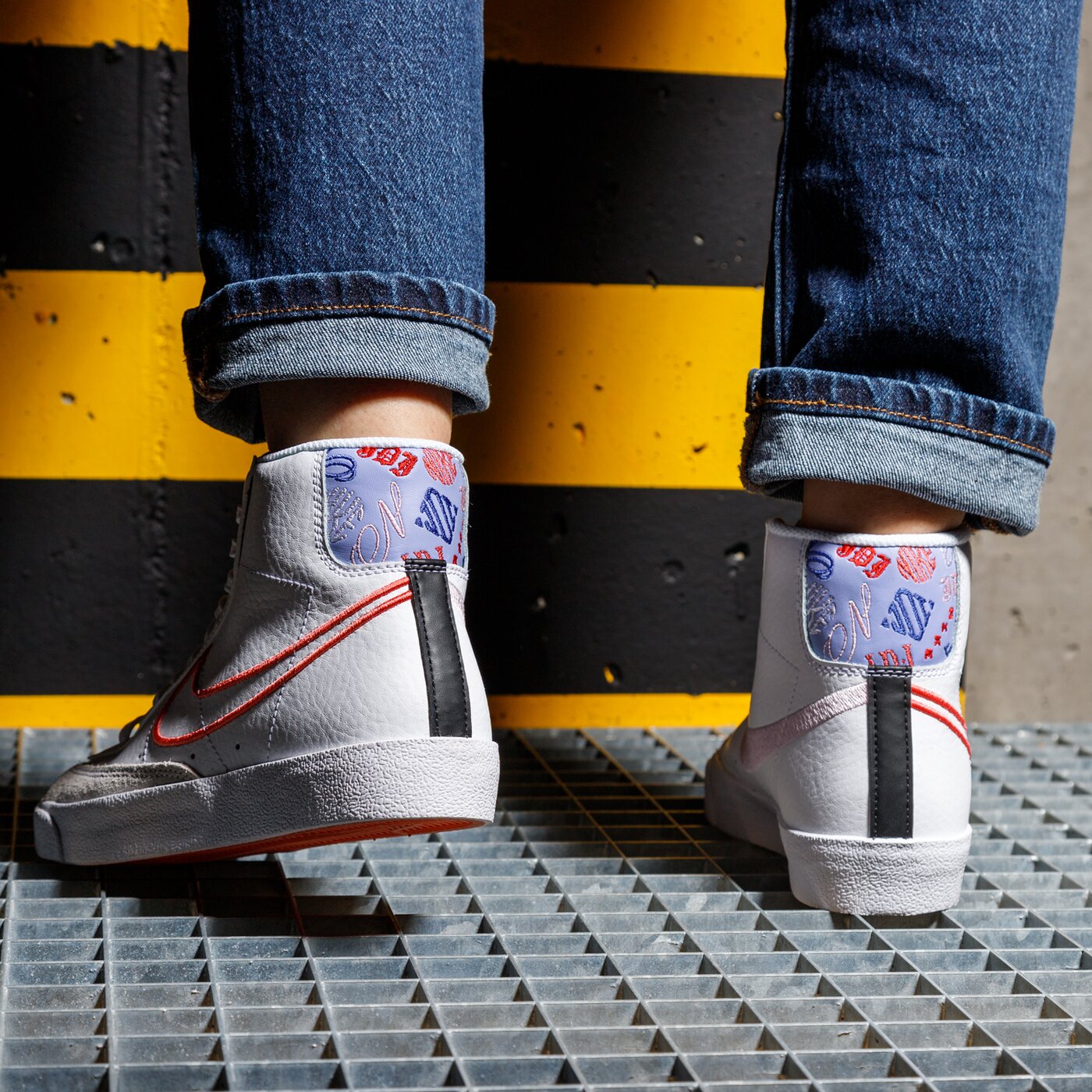 Детски маратонки NIKE BLAZER MID '77 SE dj0265-100 цвят бял