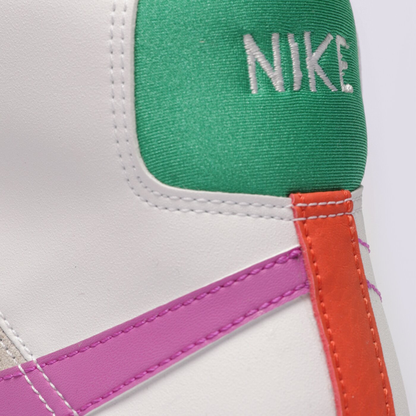 Детски маратонки NIKE BLAZER MID '77 SE D dq6084-101 цвят бял