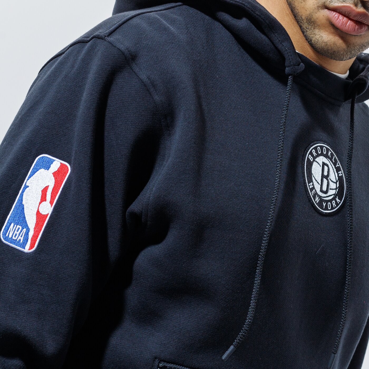 Мъжки суичър NIKE СУИТЧЪР С КАЧУЛКА BROOKLYN NETS ESSENTIAL CITY EDITION  cn1804-010 цвят черен