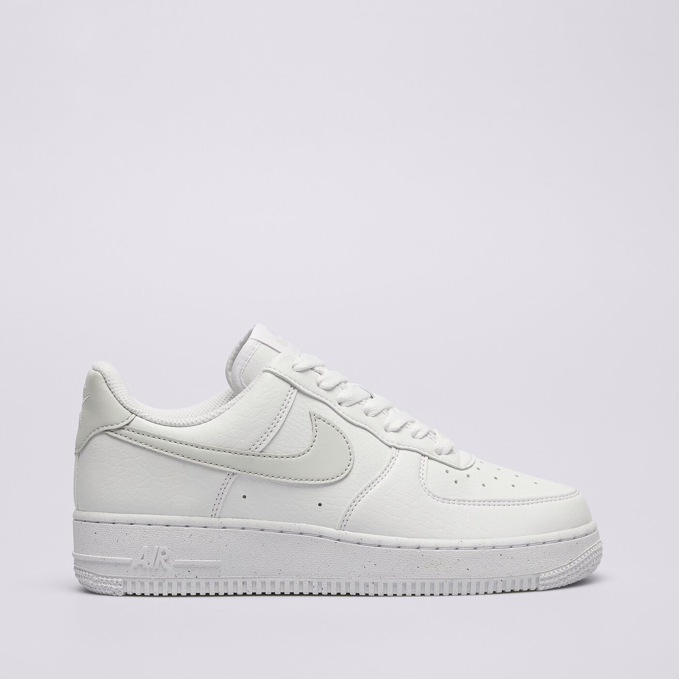 Дамски маратонки NIKE AIR FORCE 1 '07 NEXT NATURE dv3808-109 цвят бял