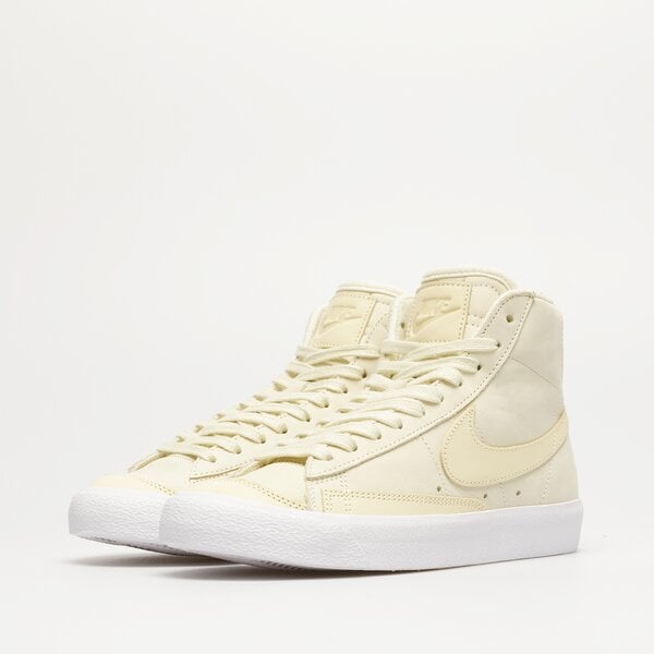 Дамски маратонки NIKE BLAZER MID '77 LX dq7572-700 цвят жълт