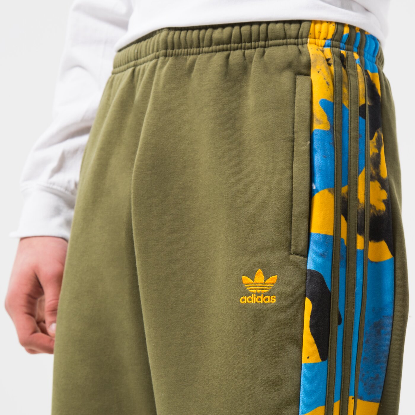 Мъжки панталони ADIDAS ПАНТАЛОНИ CAMO SWTPNT hk2807 цвят многоцветен