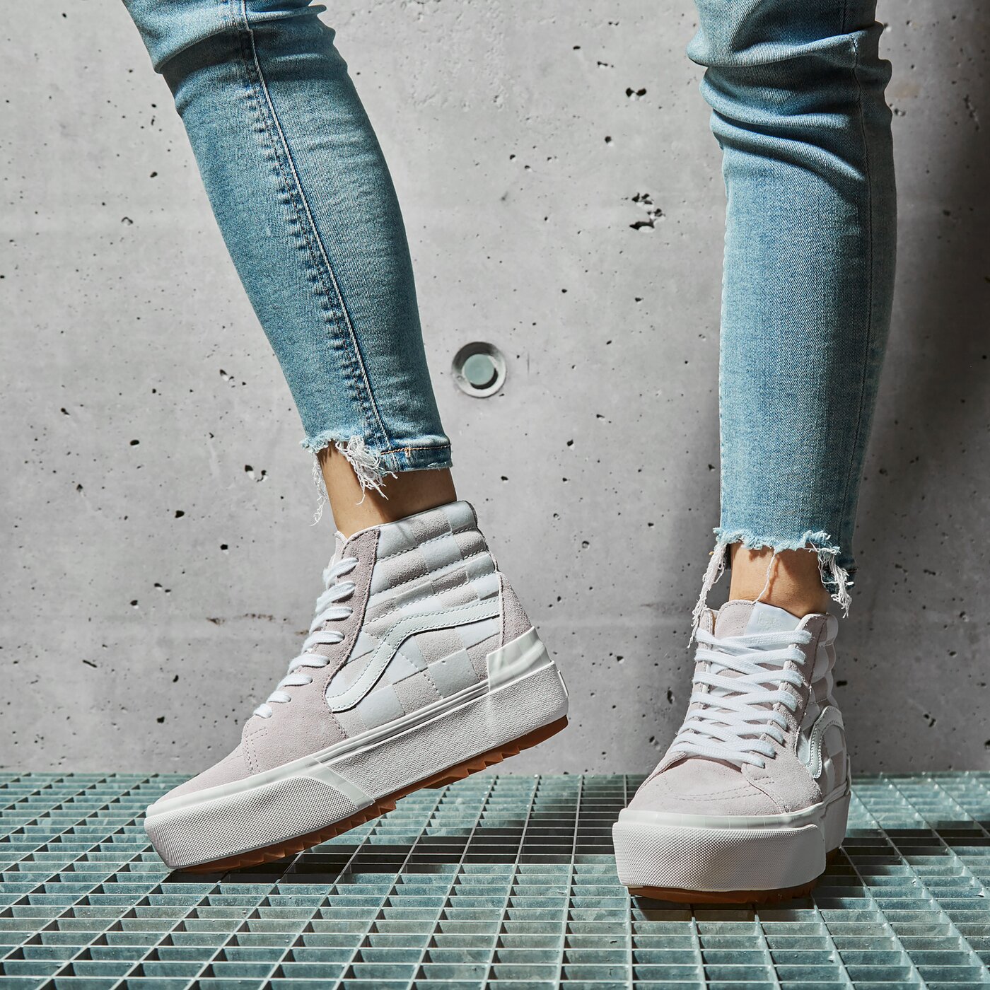 Дамски маратонки VANS UA SK8-HI STACKED vn0a4btw5zr1 цвят бял