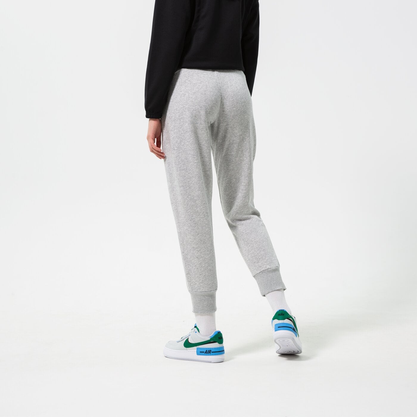 Дамски панталони PUMA ПАНТАЛОНИ ESS SWEATPANTS TR CL 586842 04 цвят сив