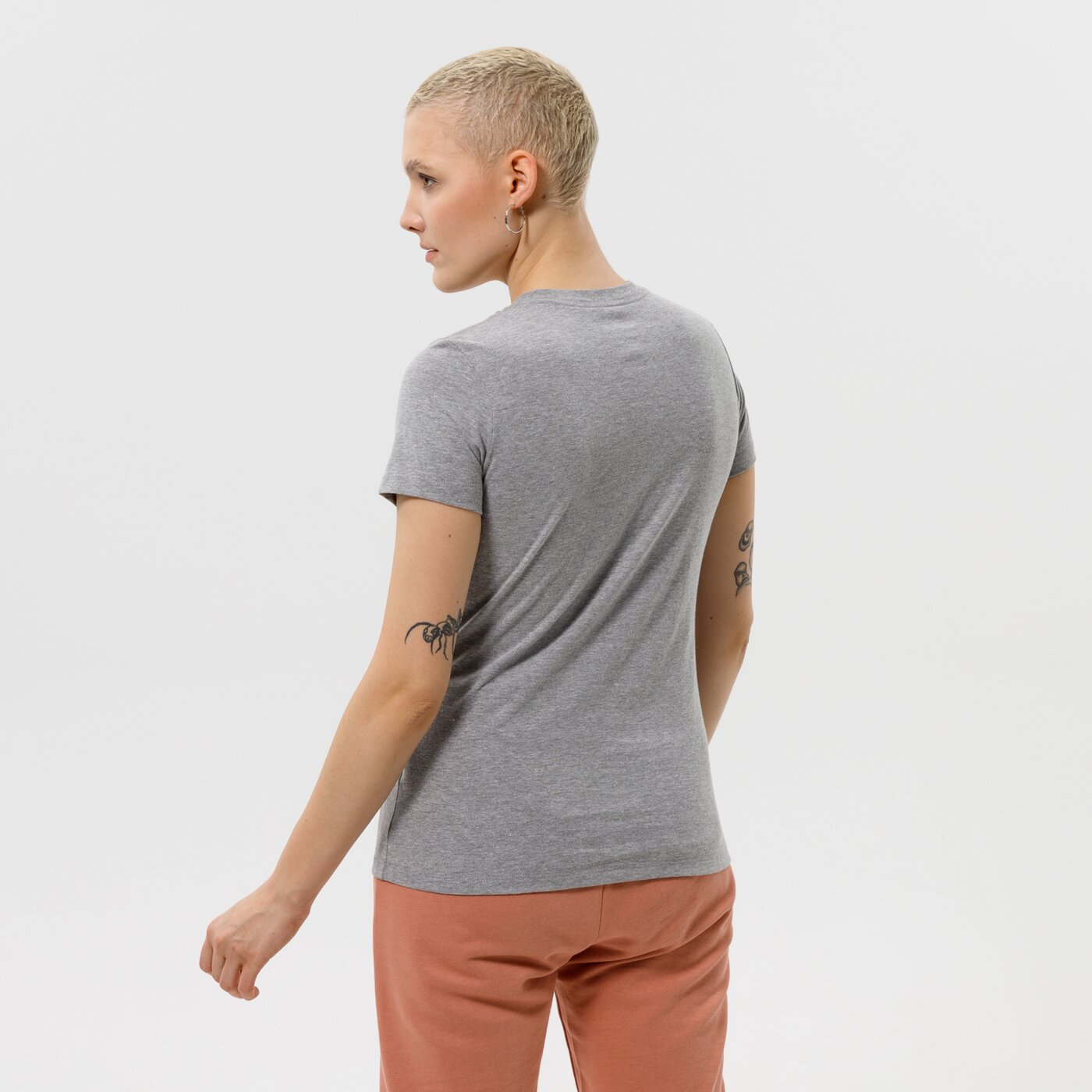 Дамска тениска NIKE ТЕНИСКА ESSENTIAL SHORT SLEEVE dn2393-063 цвят сив