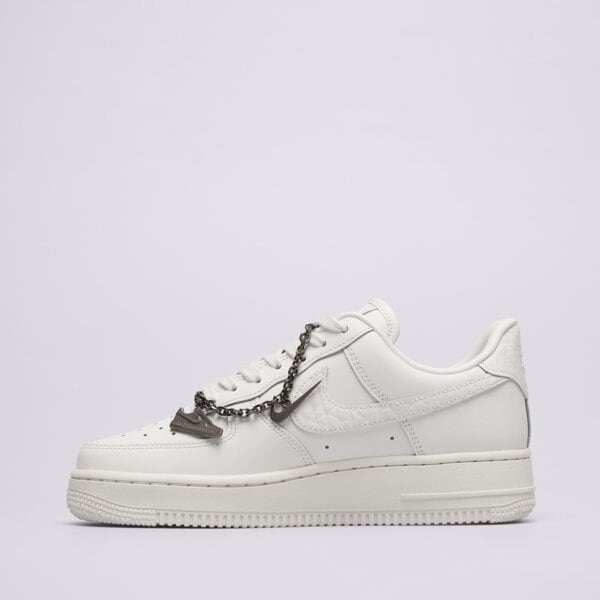 Дамски маратонки NIKE W AIR FORCE 1 '07 LO NJ im6485-121 цвят бежов