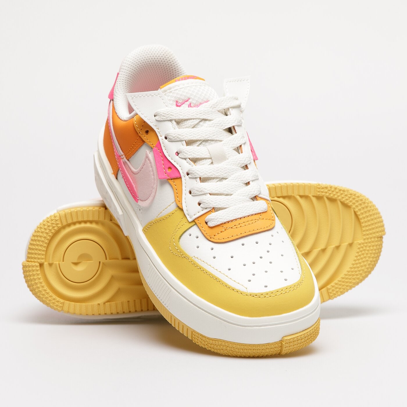 Дамски маратонки NIKE AIR FORCE 1 FONTANKA  dx2675-100 цвят многоцветен