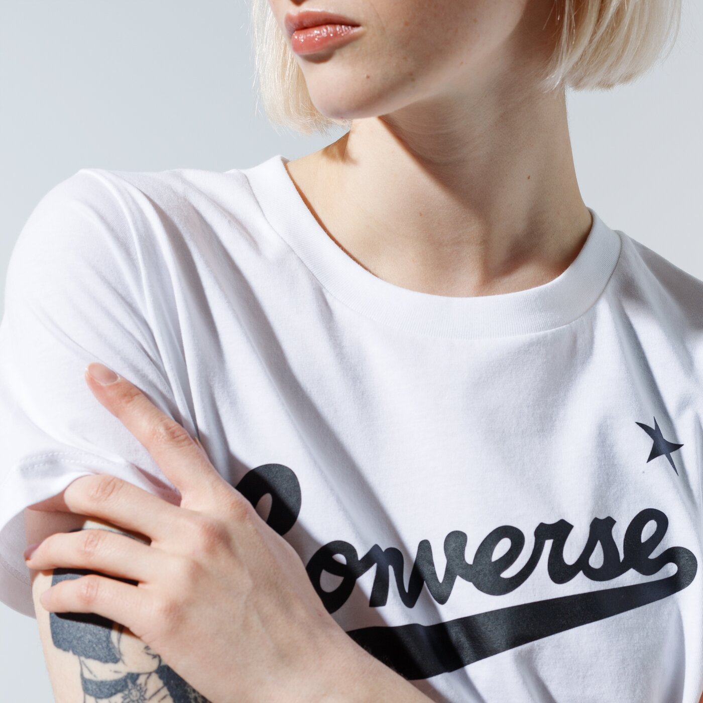 Дамска тениска CONVERSE ТЕНИСКА WMN NOVA CENTER FRONT LOGO TEE 10018268-a04 цвят бял