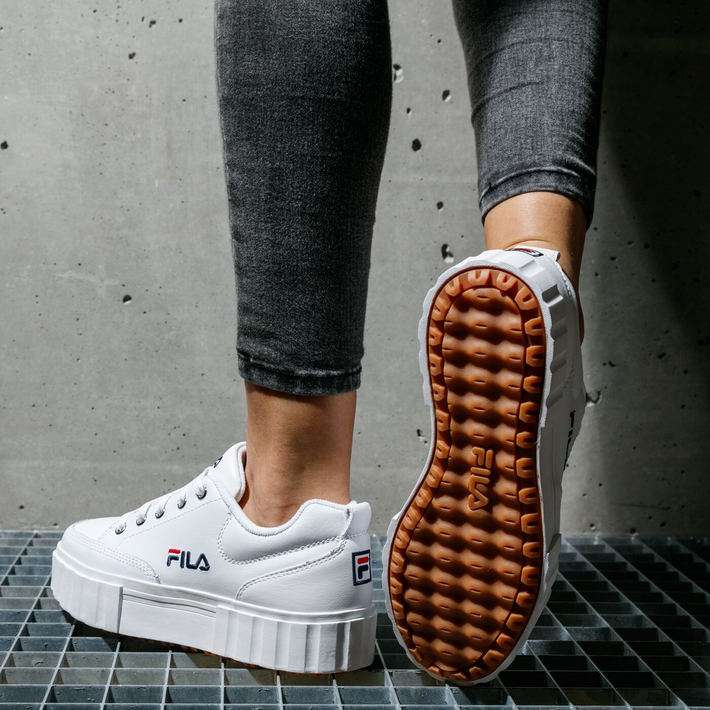 Дамски маратонки FILA SANDBLAST L WMN 10110351fg цвят бял