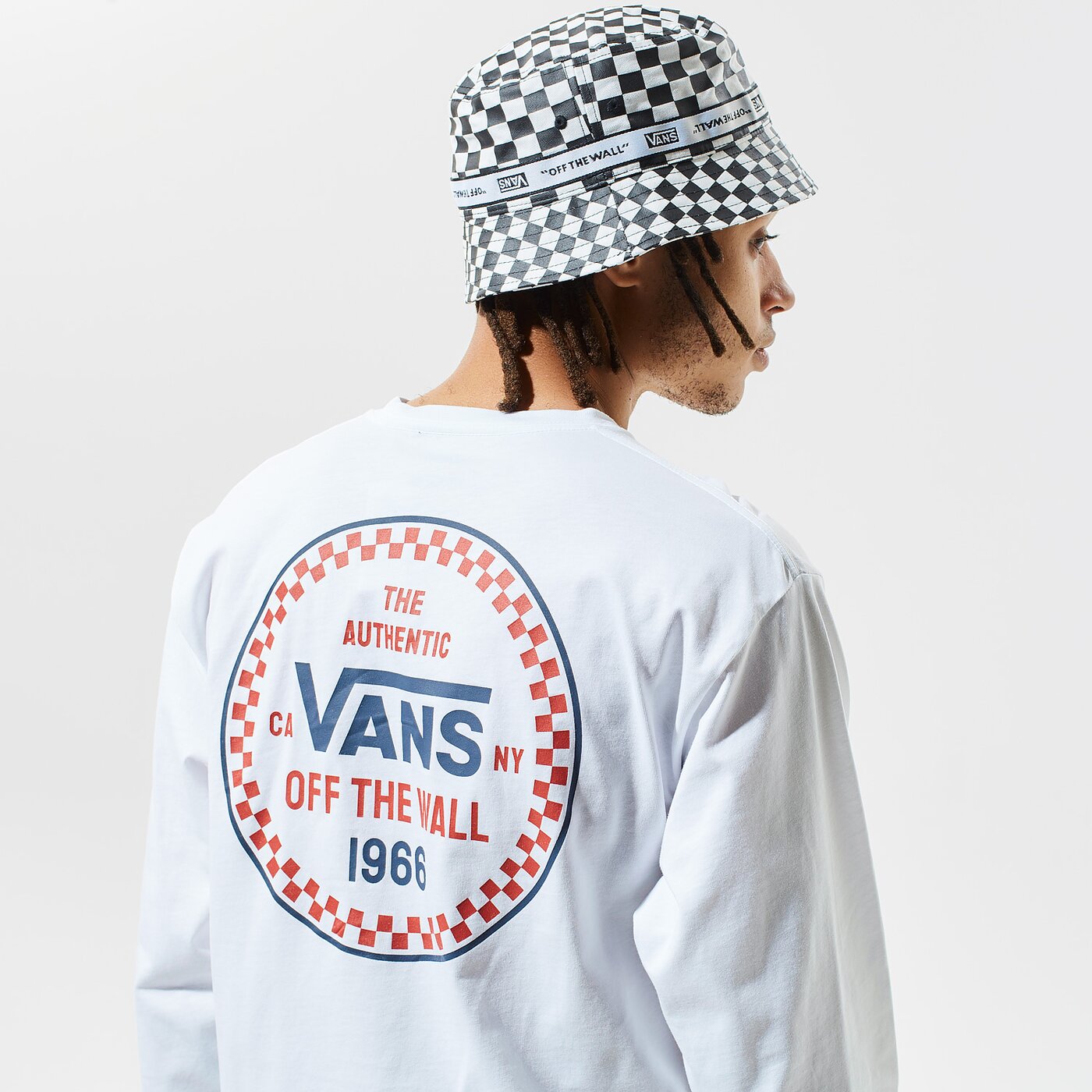 Мъжка тениска VANS ТЕНИСКА CHECKER 66 LS vn0a4tvewht1 цвят бял
