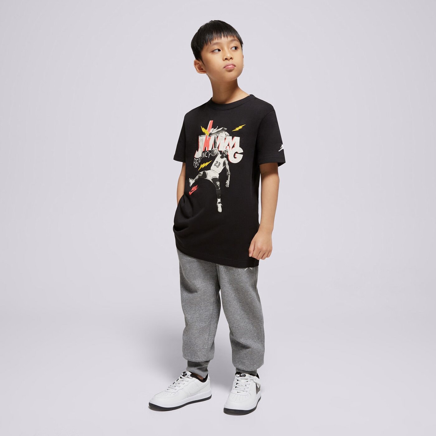 Детска тениска JORDAN ТЕНИСКА JDB MJ JAMMING SS TEE BOY 95d819-023 цвят черен
