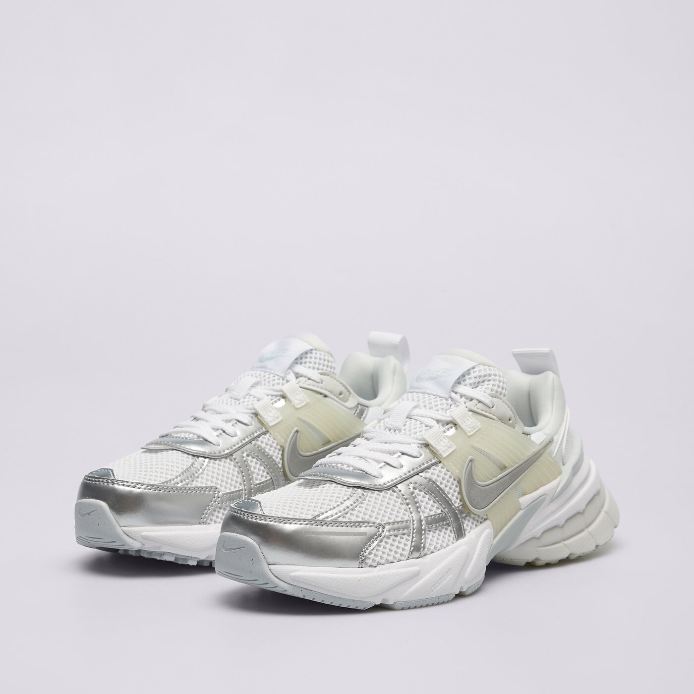 Дамски маратонки NIKE V2K RUN  fd0736-104 цвят бял