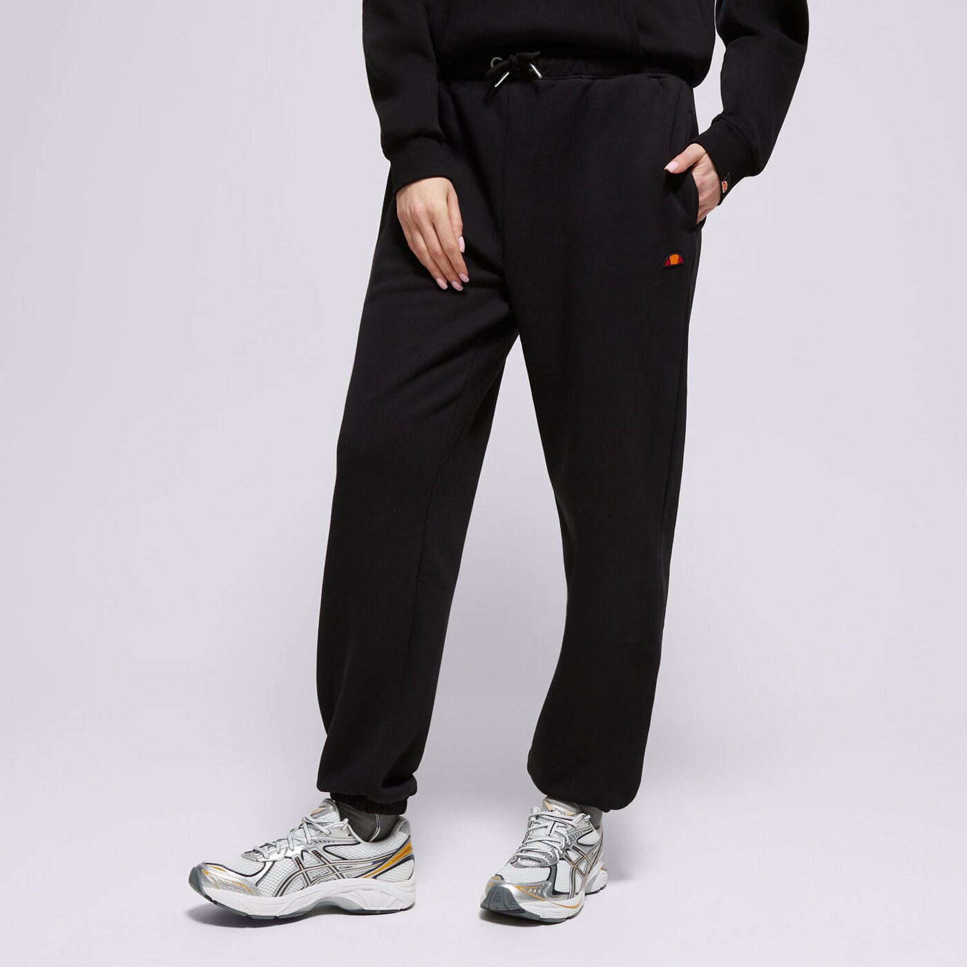 Дамски панталони ELLESSE ПАНТАЛОНИ MUGIA JOG PANT BLK smg22040011 цвят черен