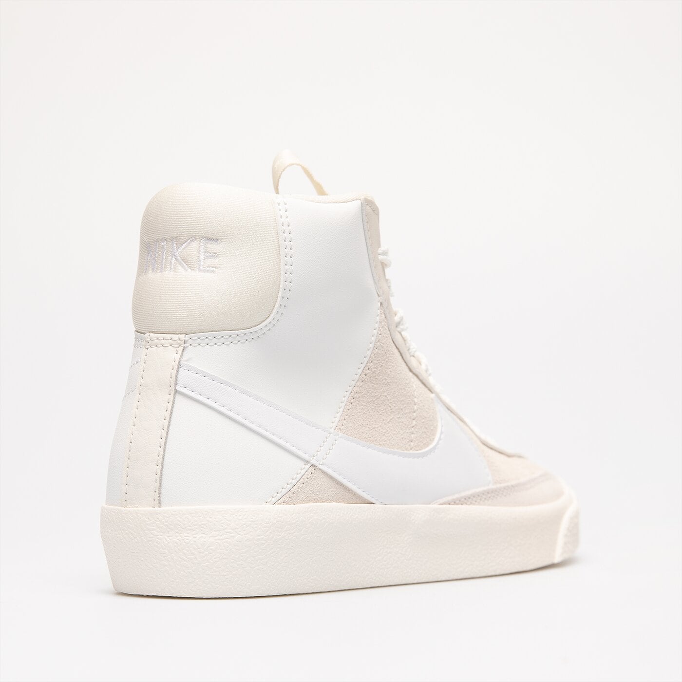 Детски маратонки NIKE BLAZER MID '77 SE D dq6084-100 цвят многоцветен