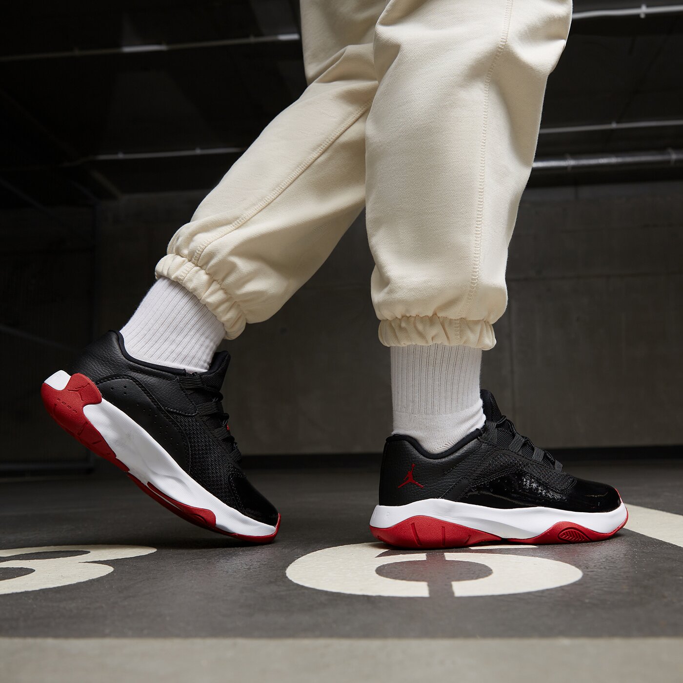 Детски маратонки AIR JORDAN 11 CMFT LOW (GS) dm0851-005 цвят черен