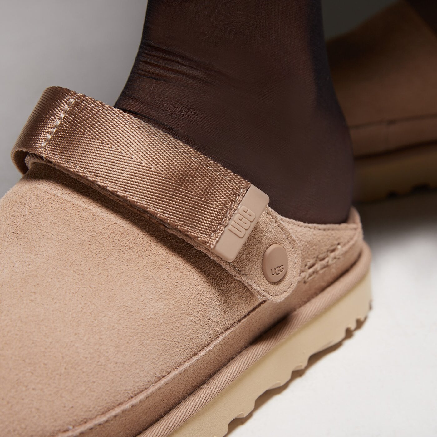 Дамски чехли и сандали UGG W GOLDENSTAR CLOG 1138252san цвят бежов