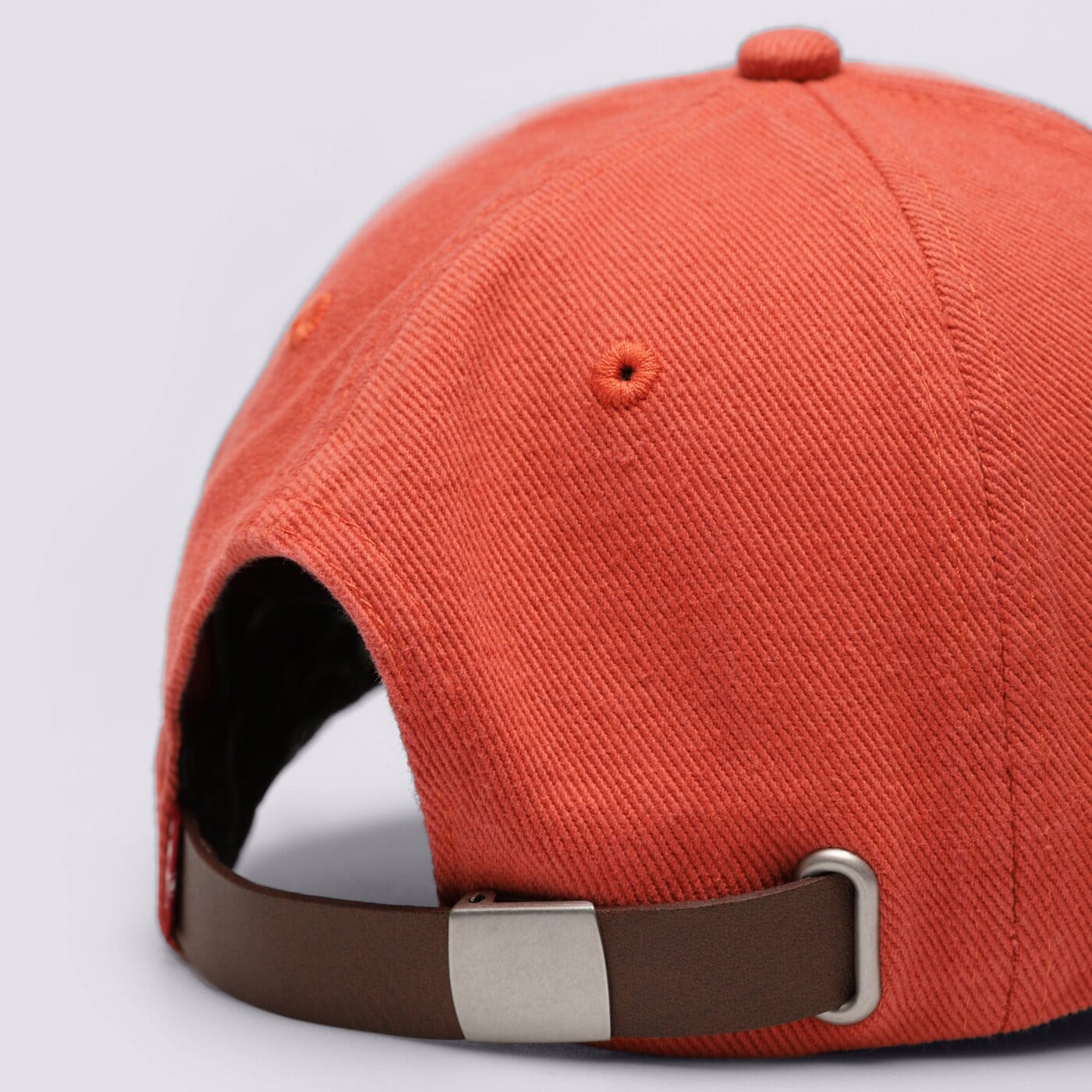 Дамска шапка с козирка LEVI'S ШАПКА ESSENTIAL CAP d75890006 цвят червен